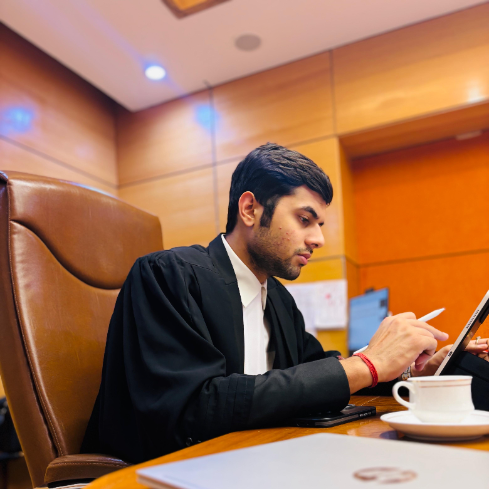 Experianced advocate/Lawyer in delhi - Pulkit Jolly